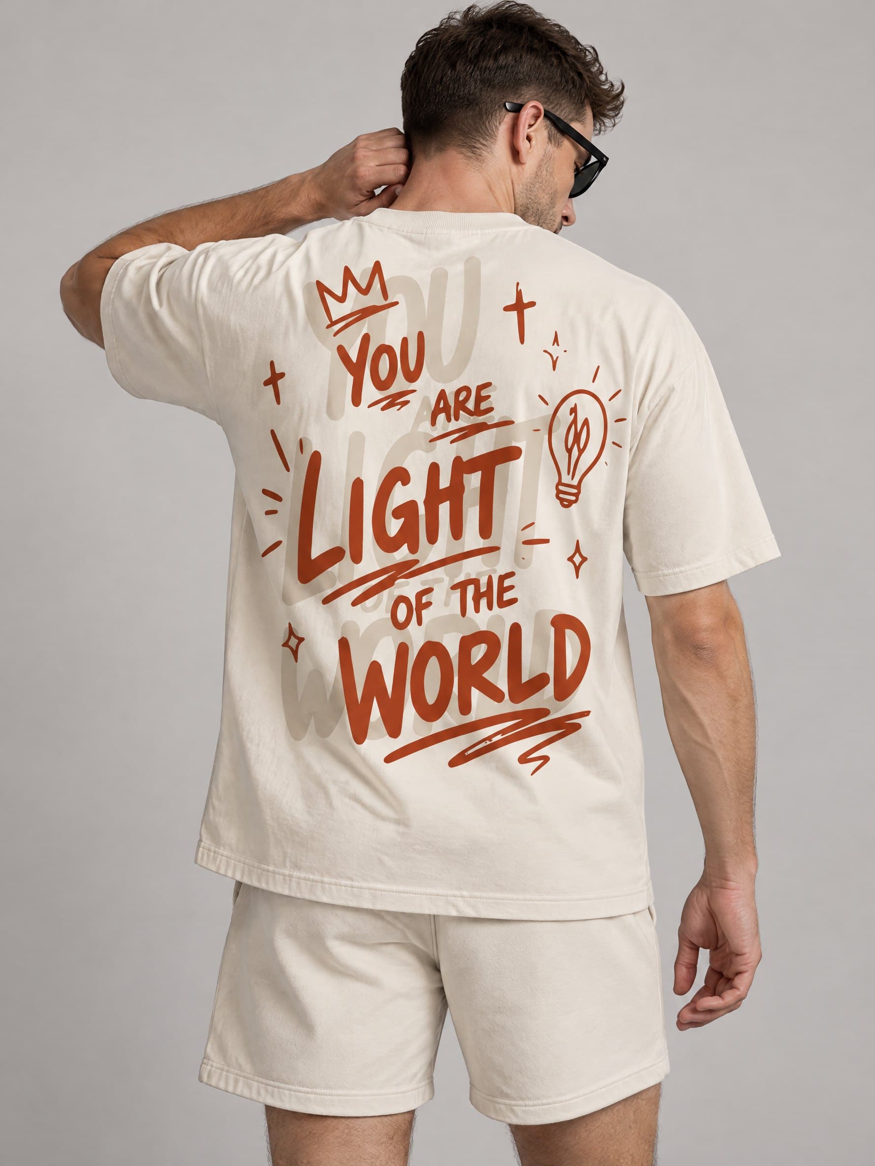 Camiseta You Are Light, línea Lettering